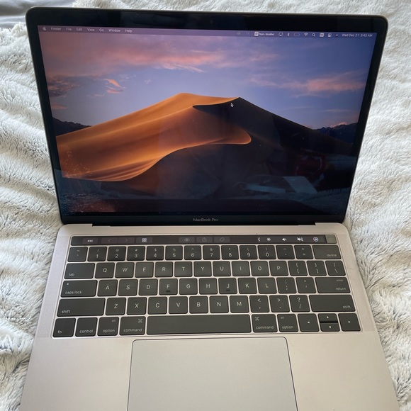 MacBook Pro 13inch 2016 with touchbar 8GB